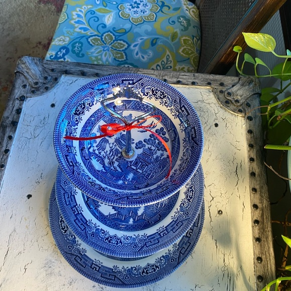 Blue Willow 3 Tired Cupcakes Stand - Picture 3 of 11